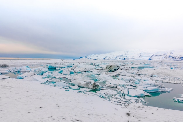 Ijsbergen in de Gletsjer Lagune, IJsland.