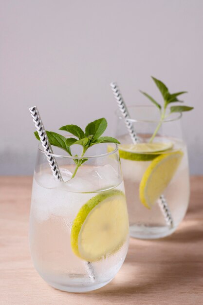 IJskoude limonade klaar om te worden geserveerd