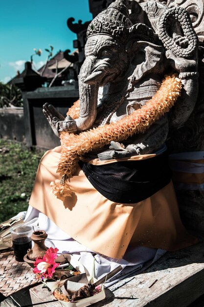 Ingericht standbeeld van traditionele hindoe-god Bali Indonesië