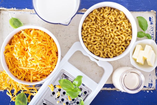 Ingrediënten voor macaroni en kaas