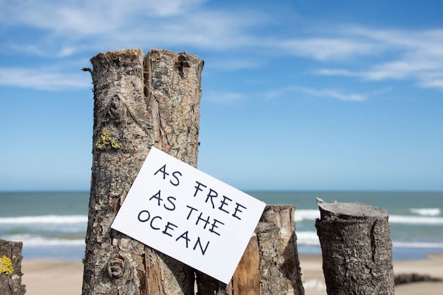 Inspirerende quote op het strand