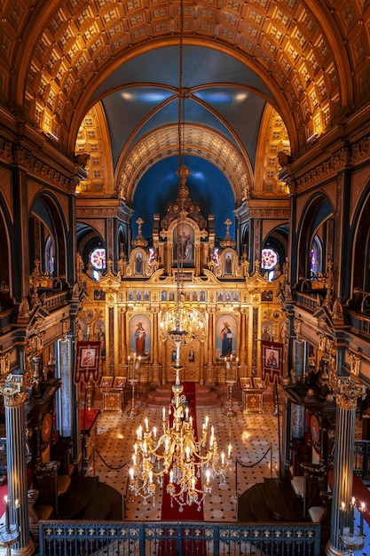 Interieur van de orthodoxe kerk saint stephen in istanboel, turkije