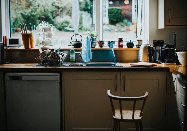 Interieur van een huiselijke keuken