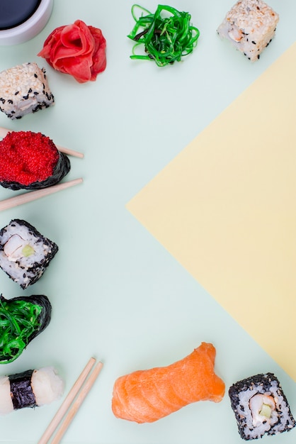 Gratis foto internationale sushi-dagviering