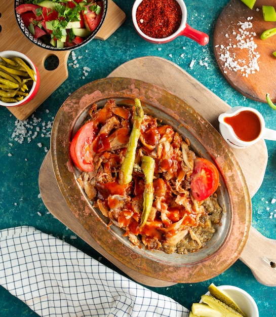 Iskender kebab op de tafel