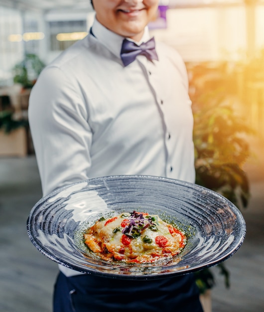 Gratis foto italiaanse lasagne in de plaat