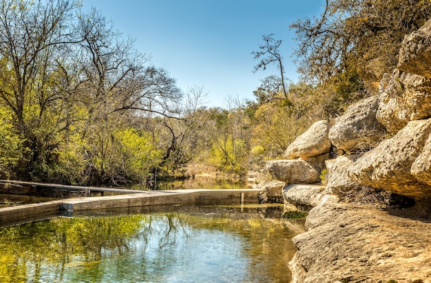 Gratis foto jacob's bron is een eeuwigdurende karstbron in het land van texas hill