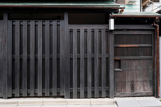 Japanse roestige huisingang
