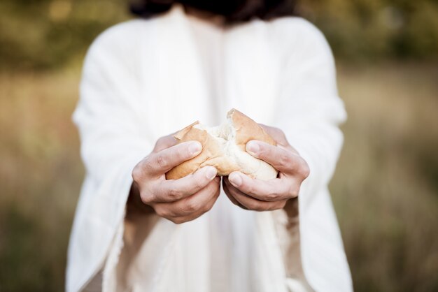 Jezus Christus splitst het brood