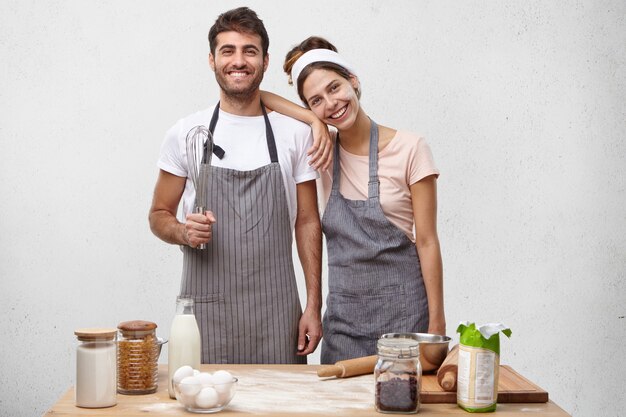 Jong koppel samen koken