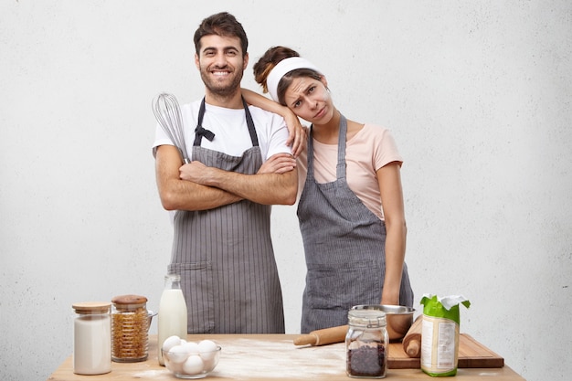 Jong koppel samen koken