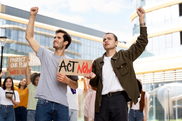 Jonge activisten die in actie komen