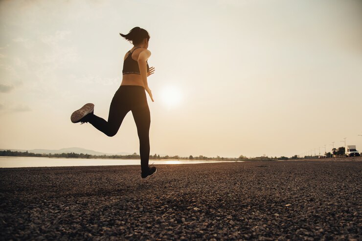 Gratis Foto jonge fitness vrouw runner