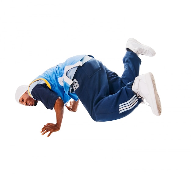 Jonge hiphop danser op wit