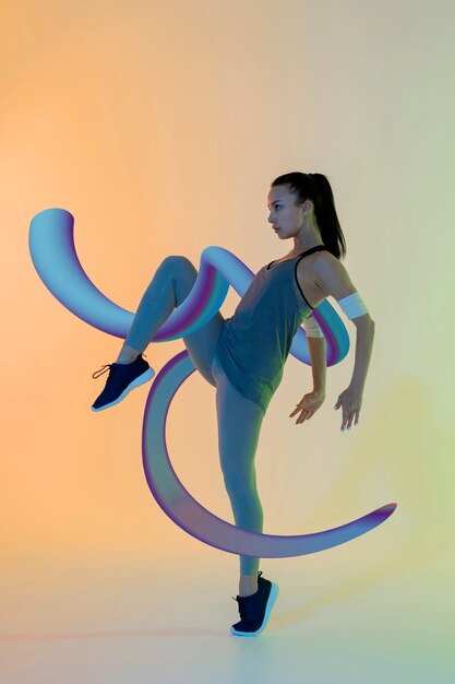 Jonge volwassene die choreografie van moderne dans uitvoert