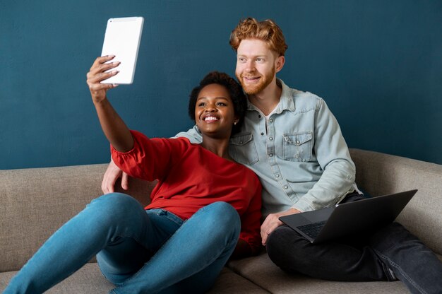 Jonge volwassenen met een verslaving aan sociale media