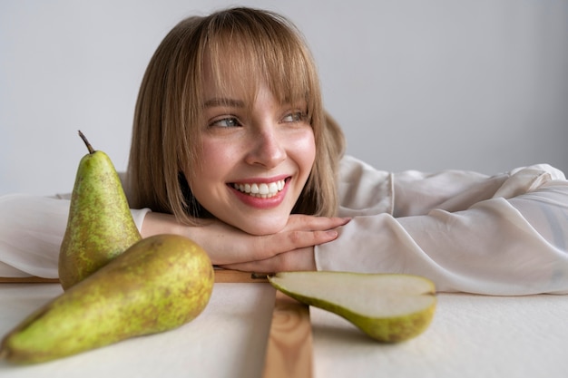 Jonge vrouw sappig portret