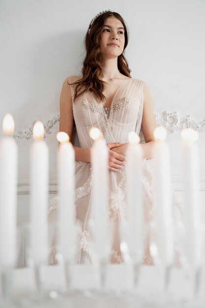 Jonge vrouw viert haar quinceanera