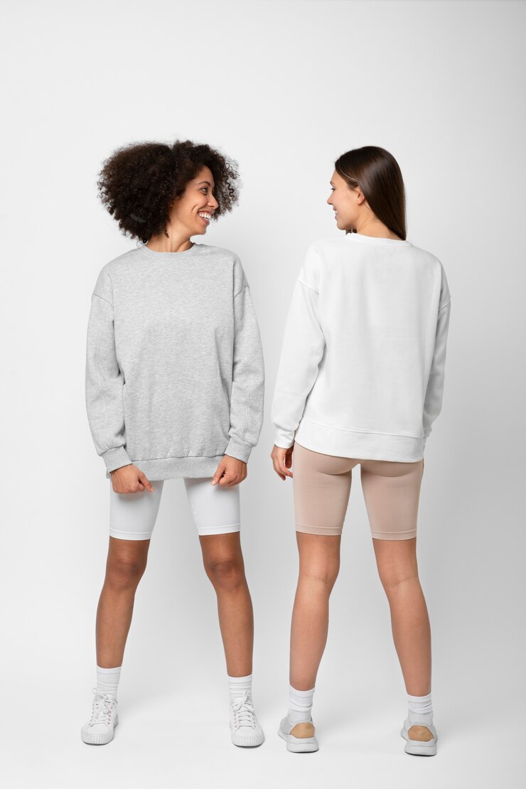 Gratis Foto jongeren die hoodie-mockup dragen