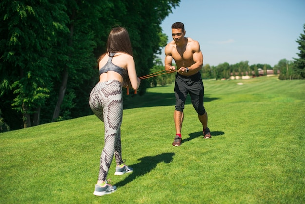 Jongeren sport buiten uitoefenen