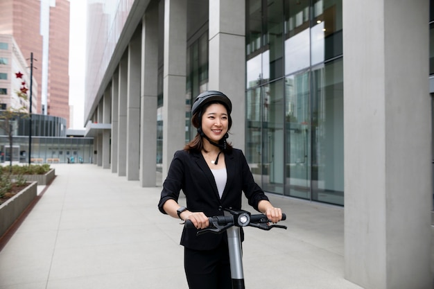 Jongvolwassenen reizen met duurzame mobiliteit