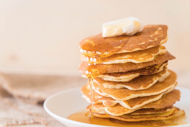 kaas op pannenkoek met honing
