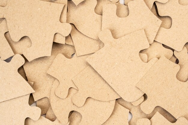 Karton puzzels als achtergrond close-up.