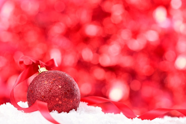 Kerst achtergrond met rode bal