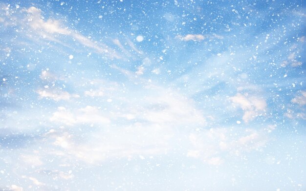 Kerst hemelachtergrond met sneeuwvlokken vallen