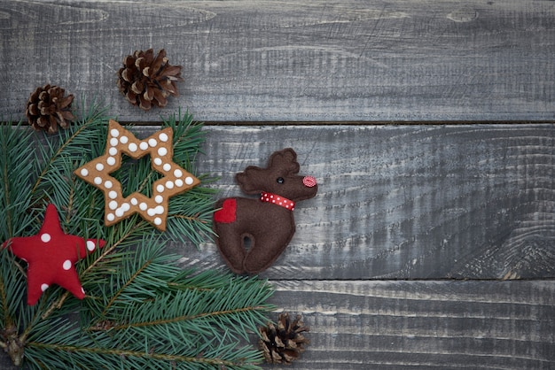 Kerst ornament op de houten tafel