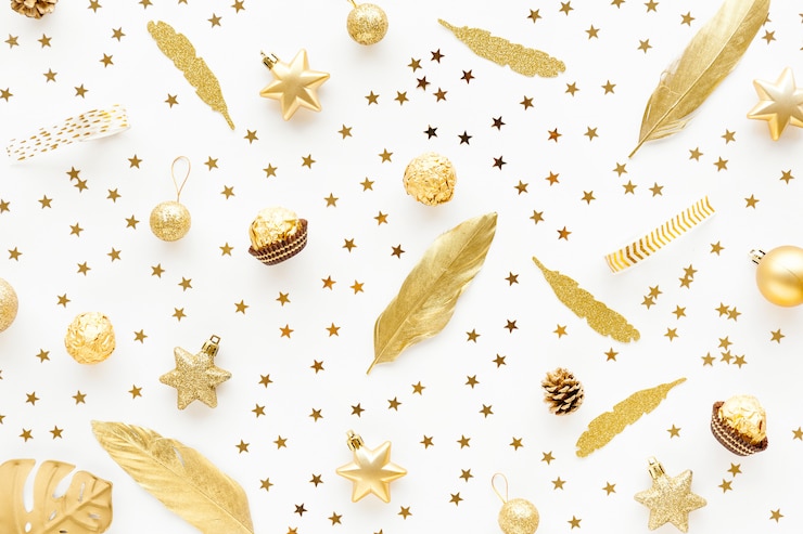Gratis Foto kerstgouden decoratie op wit