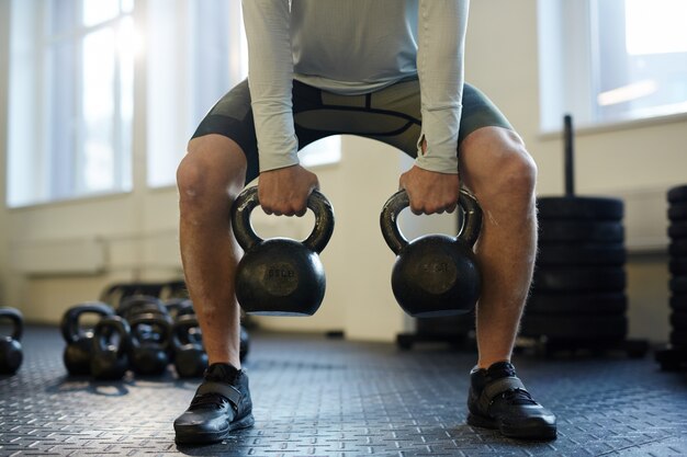 Kettlebell tillen in de sportschool