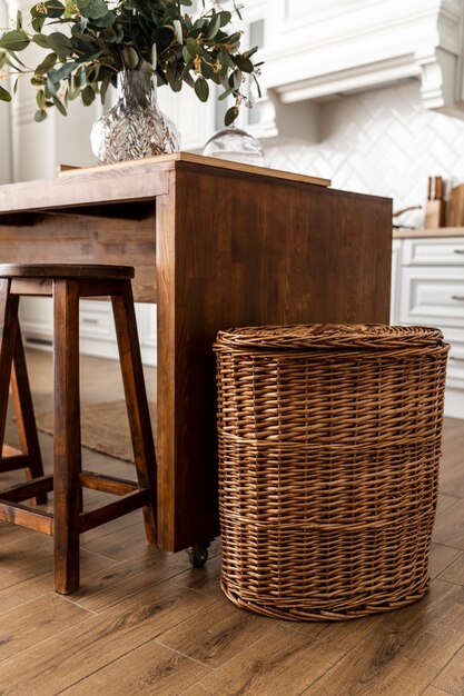 Keuken interieur met houten meubilair