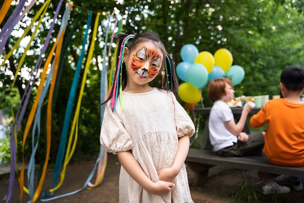 Gratis foto kid plezier op jungle party