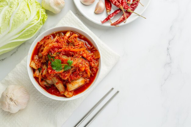 kimchi klaar om in kom te eten