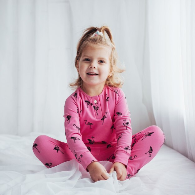 Kind in pyjama