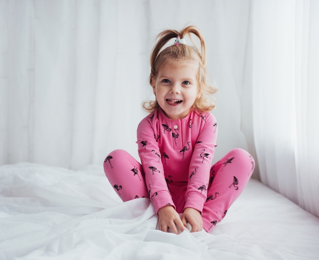 Kind in pyjama