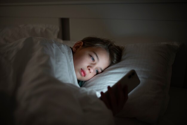 Kind met verslaving aan sociale media