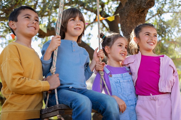 Kinderen die plezier hebben op zomerkamp