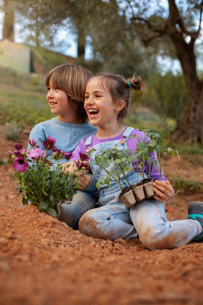 Gratis foto kinderen die plezier hebben op zomerkamp