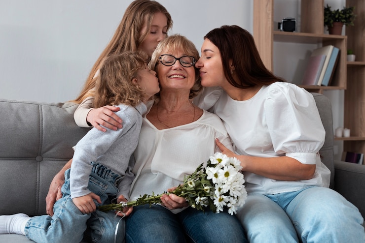 Gratis Foto kinderen die tijd doorbrengen met oma.