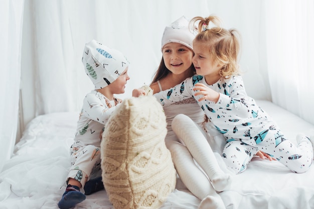 Kinderen in pyjama