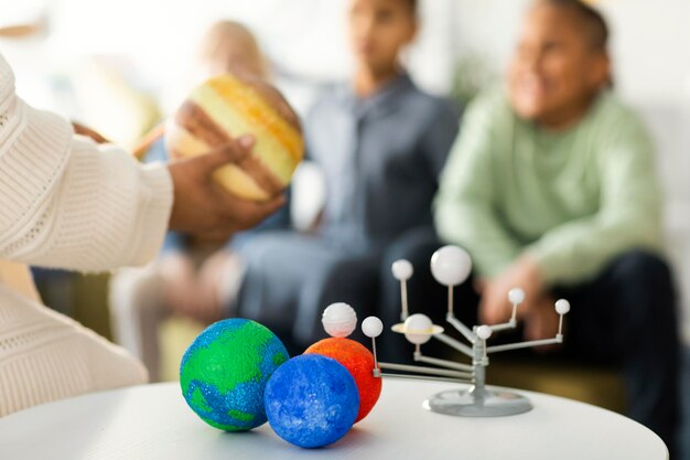 Kinderen leren over het universum