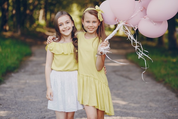 Kinderen met ballons