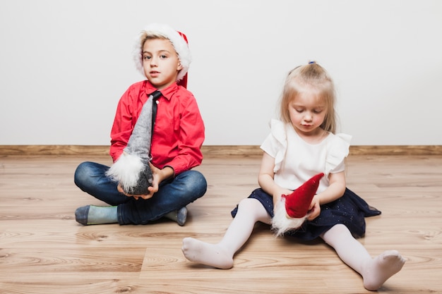 Gratis foto kinderen met kerstmis