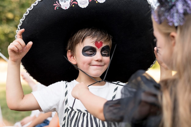 Gratis foto kinderen vieren samen halloween