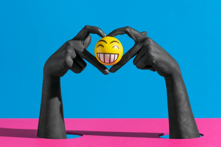 Gratis Foto klantenfeedbackconcept met handen die hartvorm maken