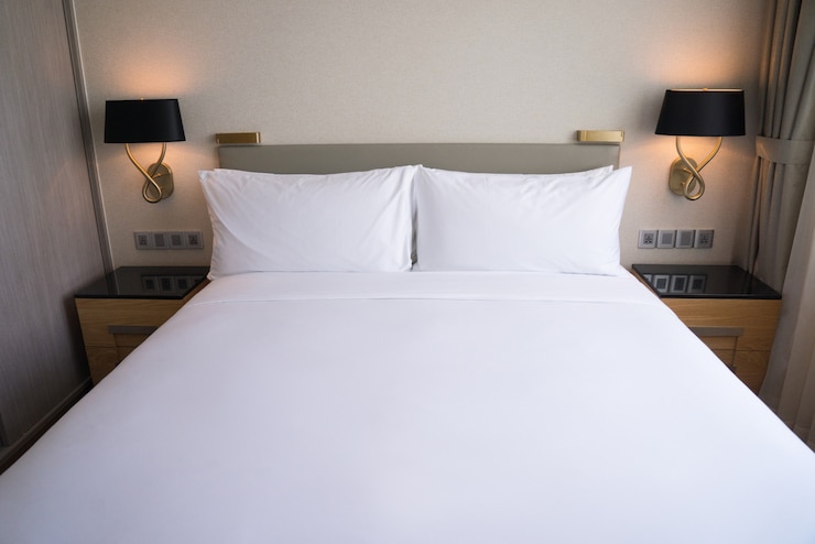 Gratis Foto klein slaapgedeelte in de hotelkamer.