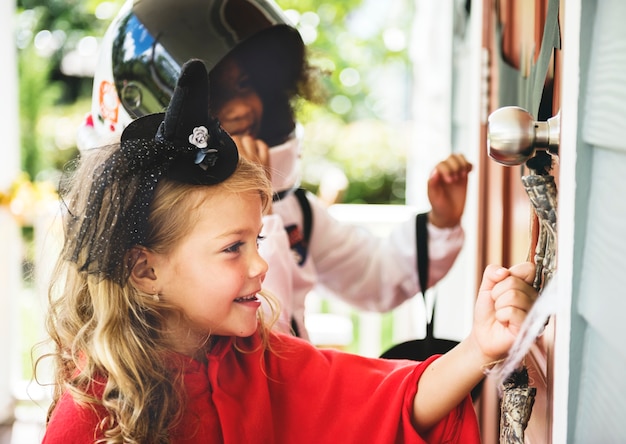 Kleine kinderen trick or treat