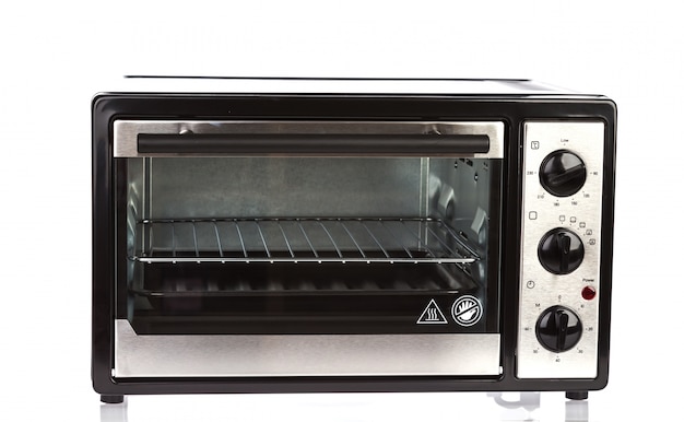 Kleine oven op een witte achtergrond